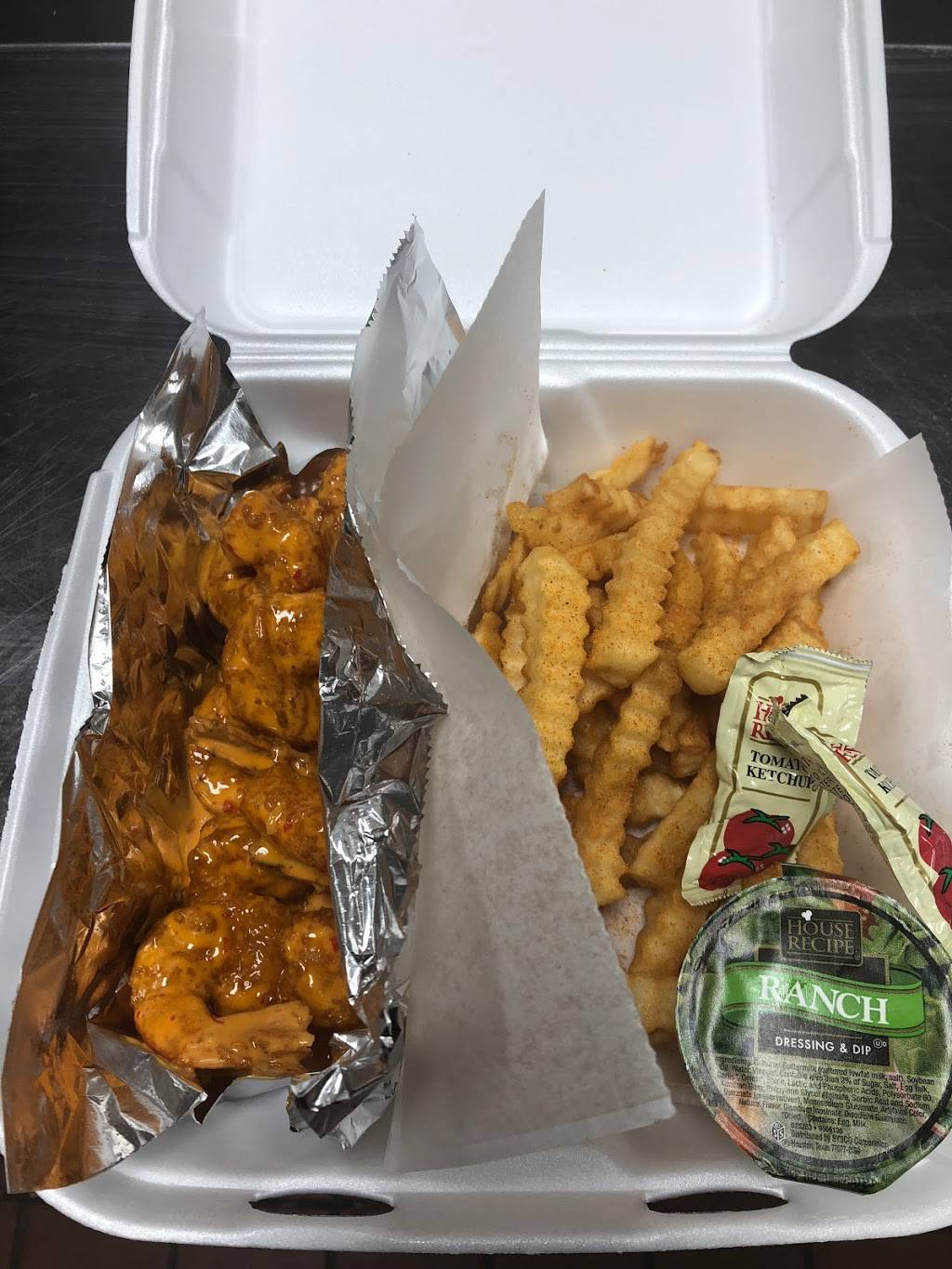 Chubbys Pizza and Wings | restaurant | 260 E Walton Blvd, Pontiac, MI 48340, USA | 2484999809 OR +1 248-499-9809