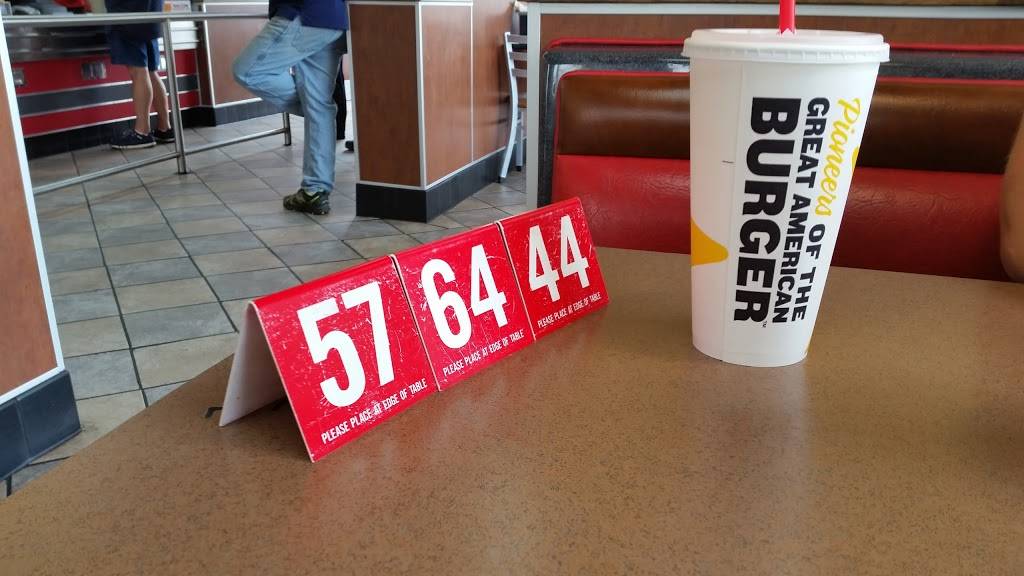 Hardees | restaurant | 698 N Dupont Blvd, Milford, DE 19963, USA | 3024226083 OR +1 302-422-6083