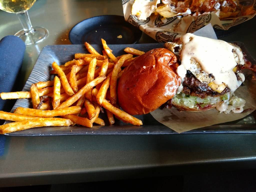 Industry Brewing Co. | restaurant | 8012 N Hale Ave, Peoria, IL 61615, USA | 3098392930 OR +1 309-839-2930