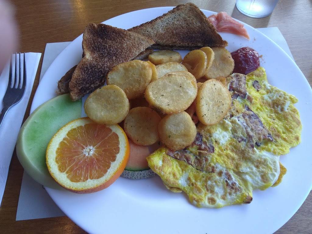 Resto & Brasserie Le Moulin | restaurant | 3164 Rue Laval, Lac-Mégantic, QC G6B 1A4, Canada | 8195830886 OR +1 819-583-0886