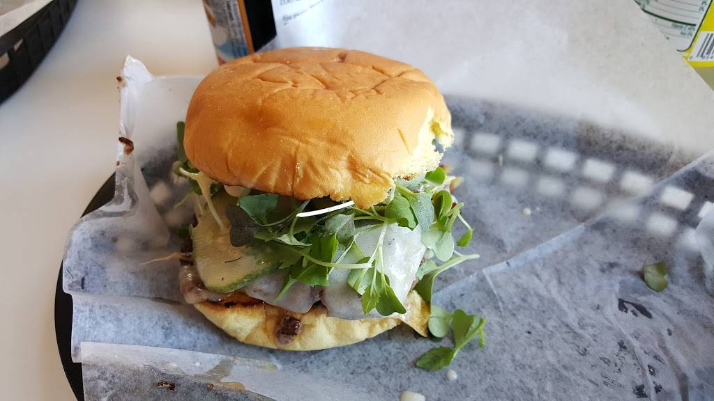 dNB Burgers | restaurant | 22 Elm St, New Bedford, MA 02740, USA | 7742020118 OR +1 774-202-0118