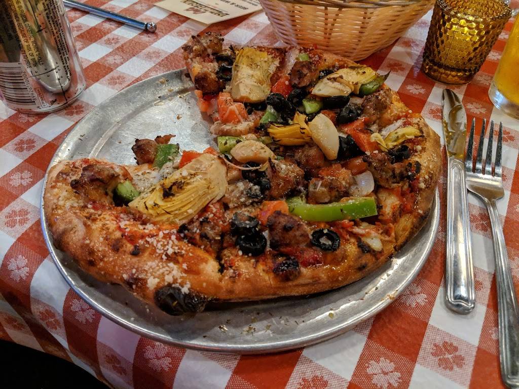 Dels Pizzeria | restaurant | 1101 Price St, Pismo Beach, CA 93449, USA | 8057734438 OR +1 805-773-4438