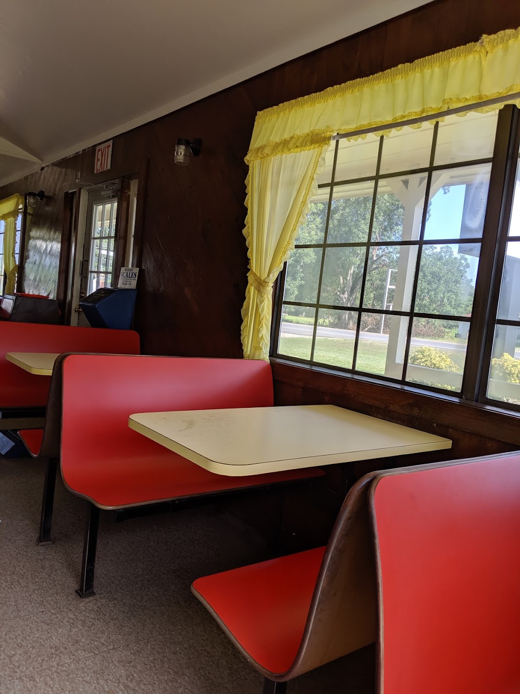 Willys Old Fashioned Hmbrgrs | restaurant | 300 E Speedway St, Dermott, AR 71638, USA | 8705385090 OR +1 870-538-5090