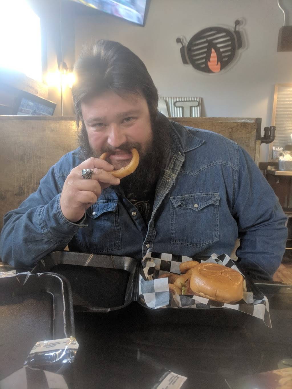 Finns Grill | restaurant | 580 1st St W, Milan, IL 61264, USA | 3095580187 OR +1 309-558-0187