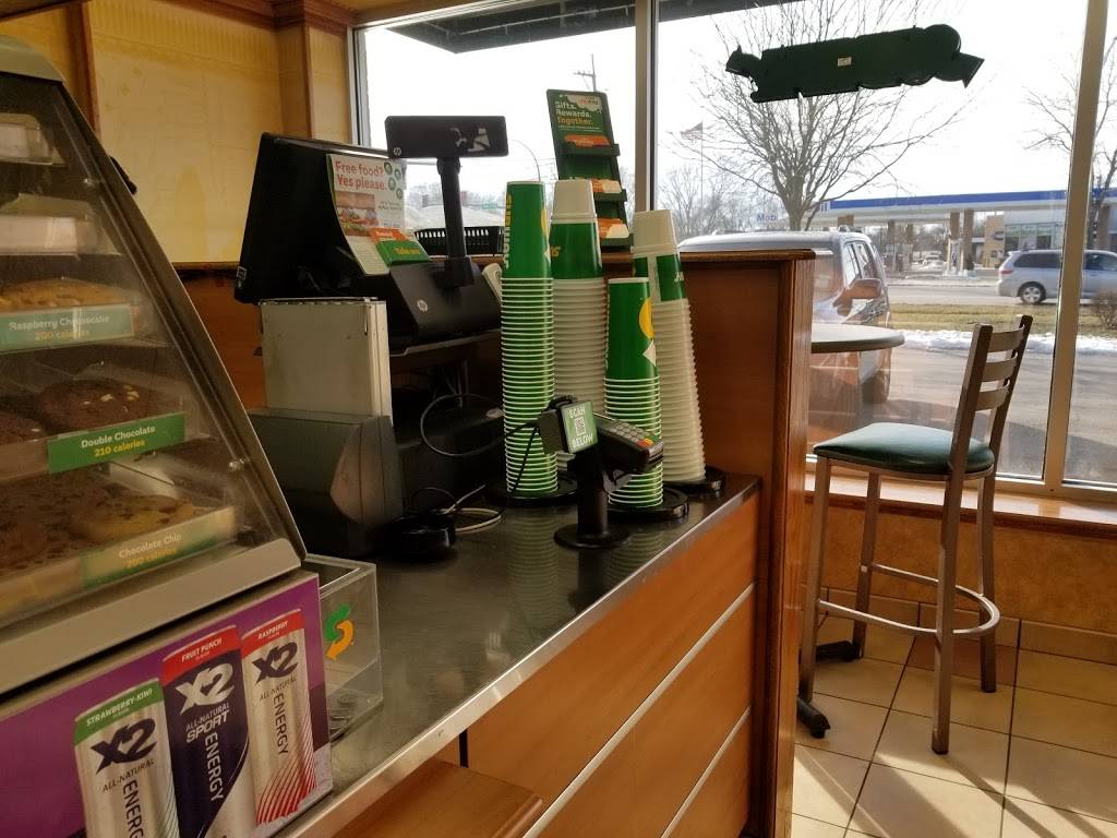Subway Restaurants | restaurant | 2211 N Gary Ave, Wheaton, IL 60187, USA | 6306828000 OR +1 630-682-8000
