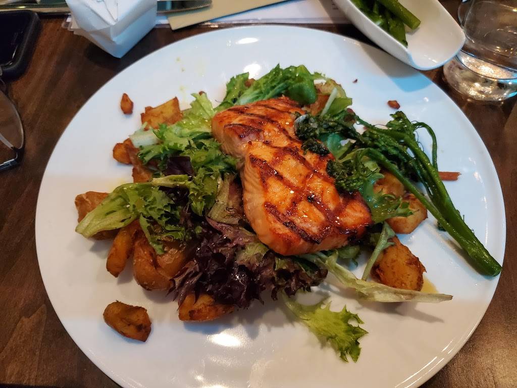 Monarch -Kitchen & Bar | restaurant | 4750 E 53rd St, Davenport, IA 52807, USA | 5635267400 OR +1 563-526-7400