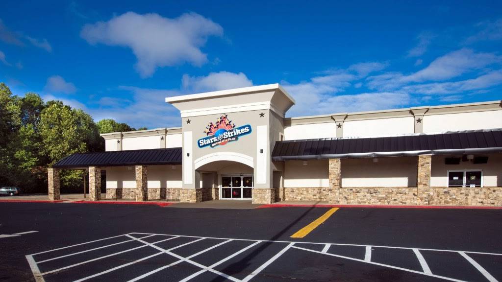 Stars and Strikes Family Entertainment Center | restaurant | 133 Merchants Square, Cumming, GA 30040, USA | 6789655707 OR +1 678-965-5707