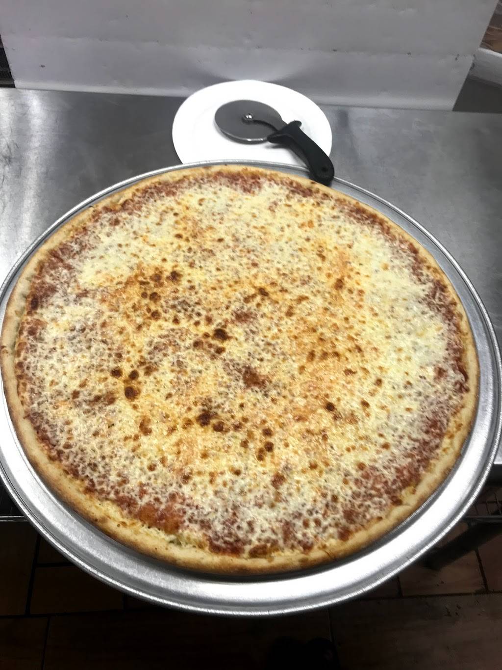 New Yorker Pizzeria & Pasta | restaurant | 328 Central Ave, Albany, NY 12206, USA | 5184650101 OR +1 518-465-0101