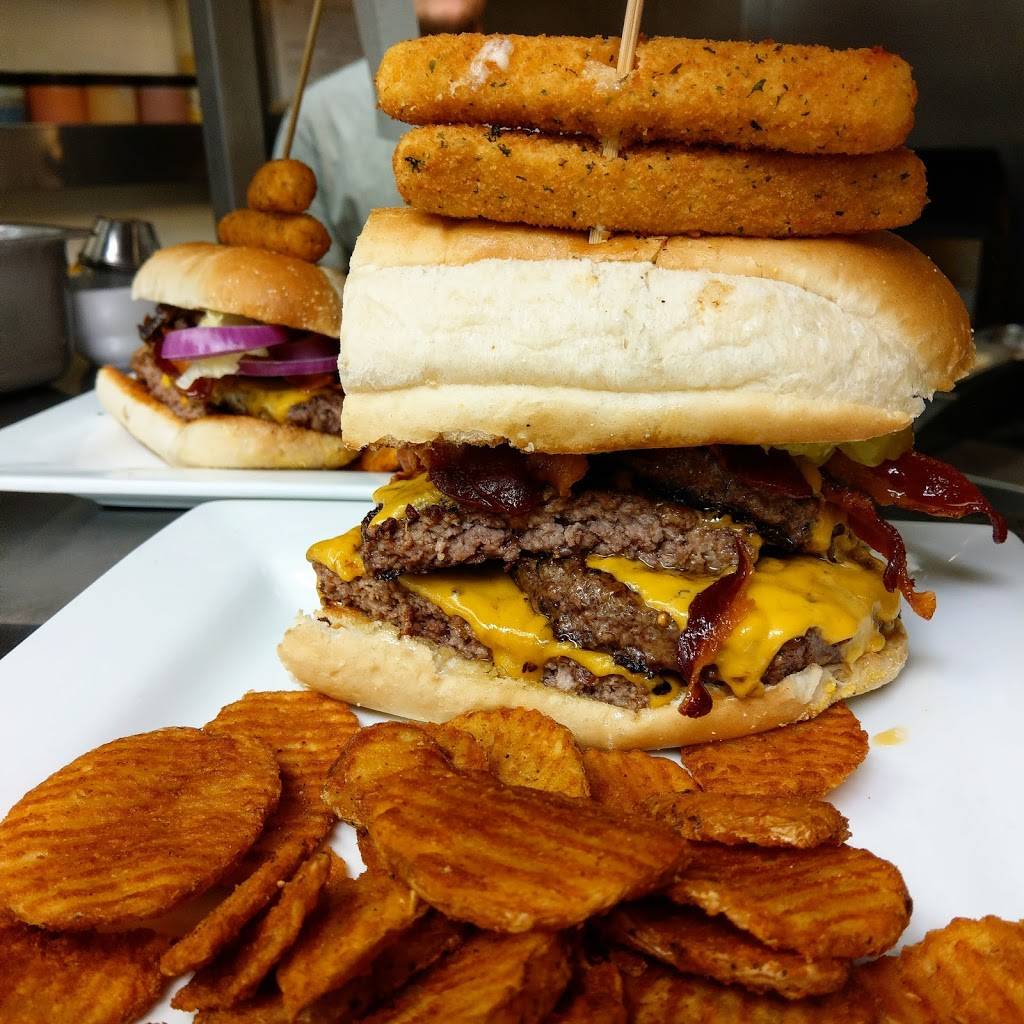 Beechies Place | restaurant | 400 West Pike Street, Meadowlands, PA 15347, USA | 7242227079 OR +1 724-222-7079