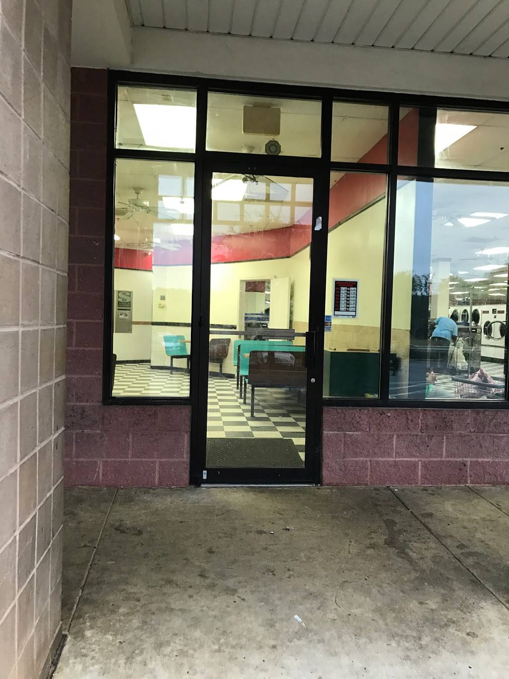 Dannys | restaurant | United States, Maryland, Lanham, Greenbelt Rd, K邮政编码: 20706 | 3015521860 OR +1 301-552-1860