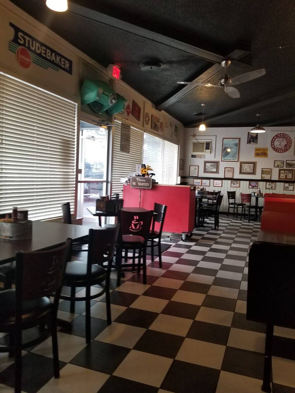 Filling Station Restaurant | restaurant | 2055 E Van Buren, Eureka Springs, AR 72632, USA | 4792536015 OR +1 479-253-6015