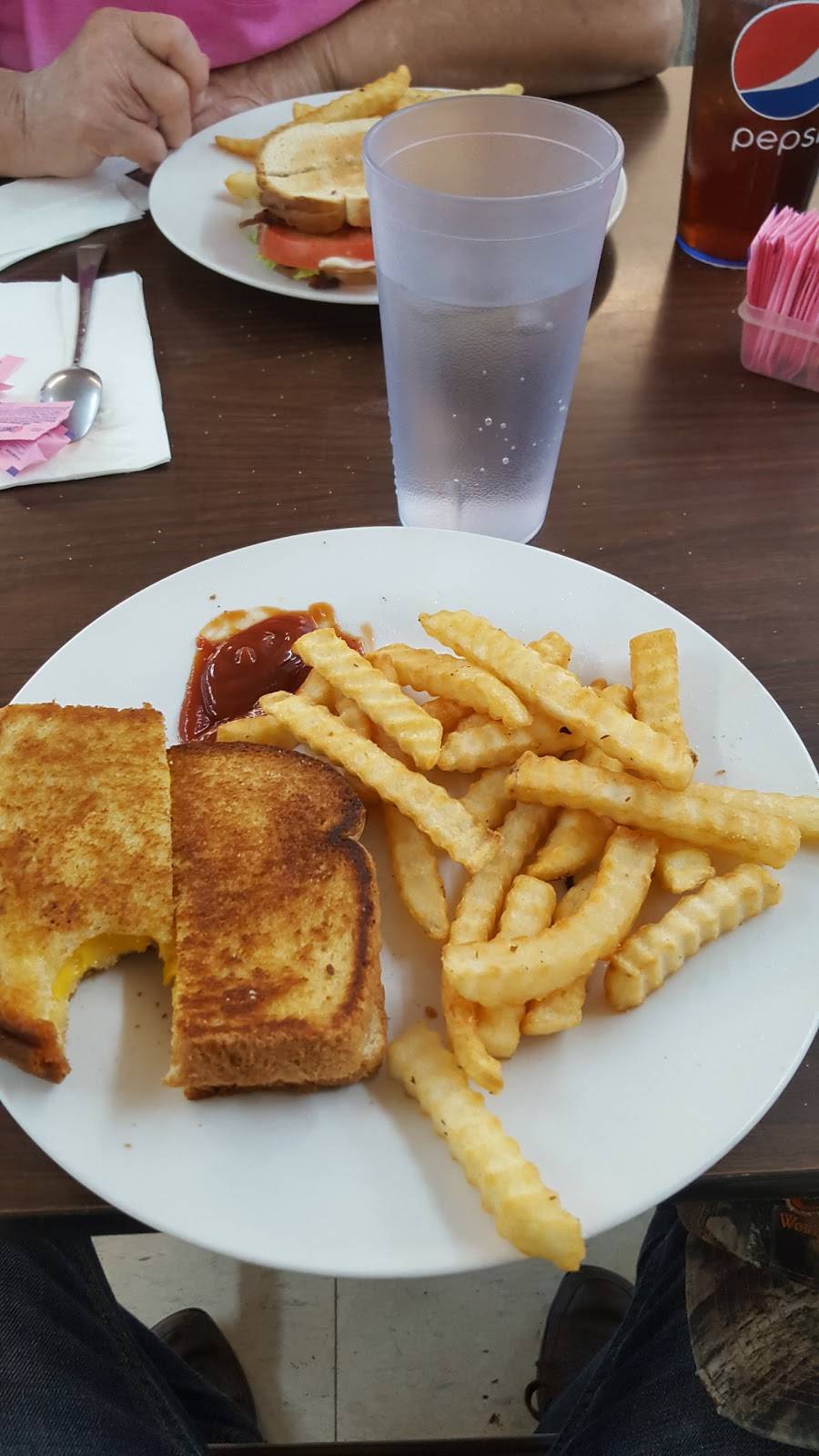 Pioneer Market | restaurant | 23519 Robertson Blvd, Chowchilla, CA 93610, USA | 5596654466 OR +1 559-665-4466