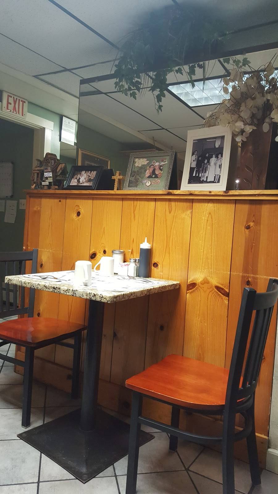 Linas Place | restaurant | 833 County St, Somerset, MA 02726, USA | 5086760700 OR +1 508-676-0700