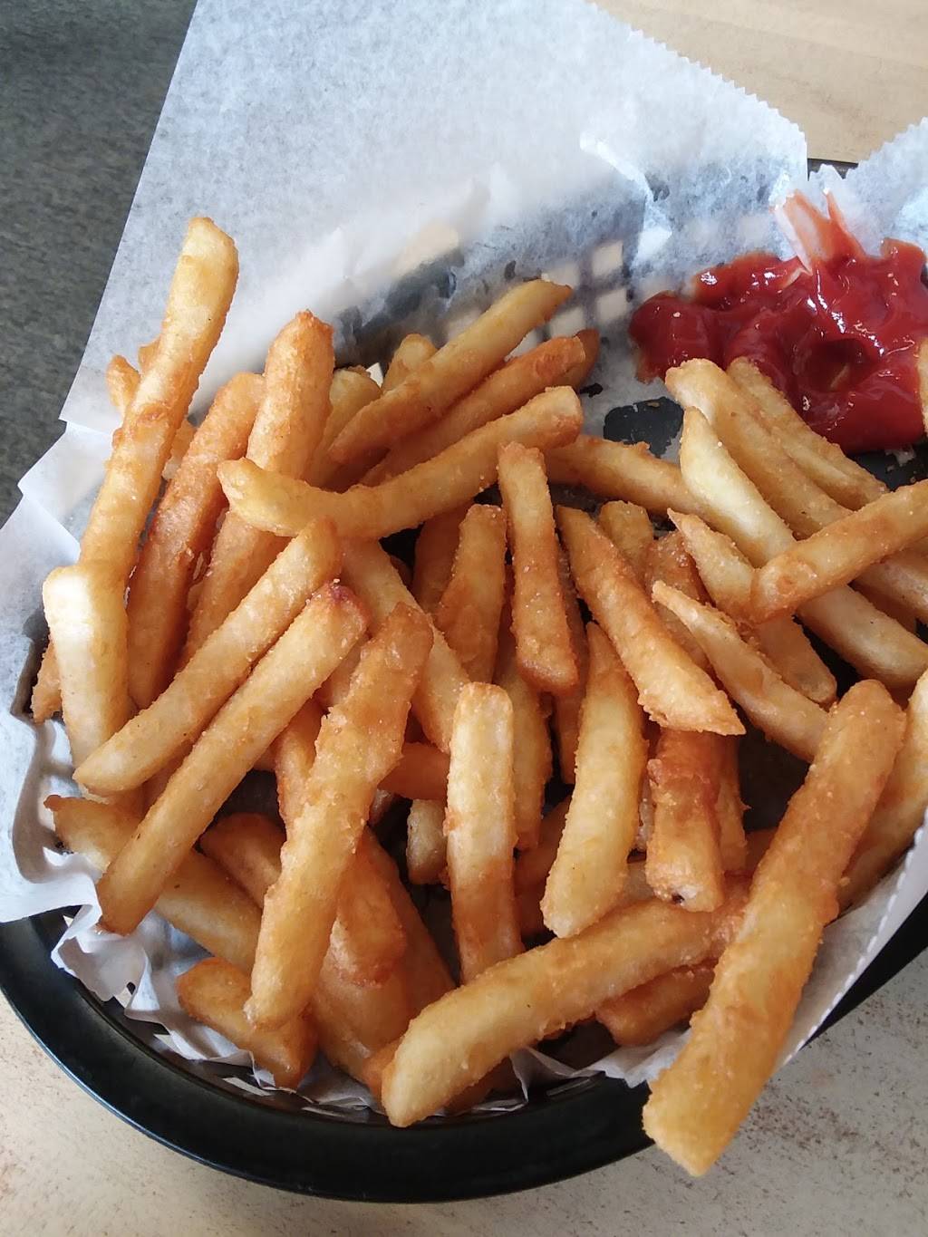 House of Pizza | restaurant | 8 Main Street, Triangle Plaza, Newport, ME 04953, USA | 2073682155 OR +1 207-368-2155