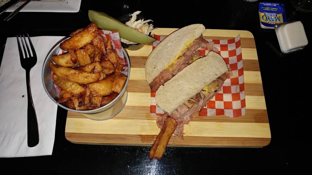 Le Célébrité | restaurant | 3495 Boulevard Taschereau, Saint-Hubert, QC J4T 2G2, Canada | 4506785050 OR +1 450-678-5050