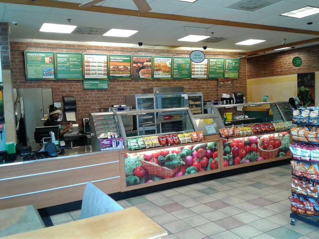 Subway | meal takeaway | 13228 W 87th St Pkwy, Lenexa, KS 66215, USA | 9134959959 OR +1 913-495-9959