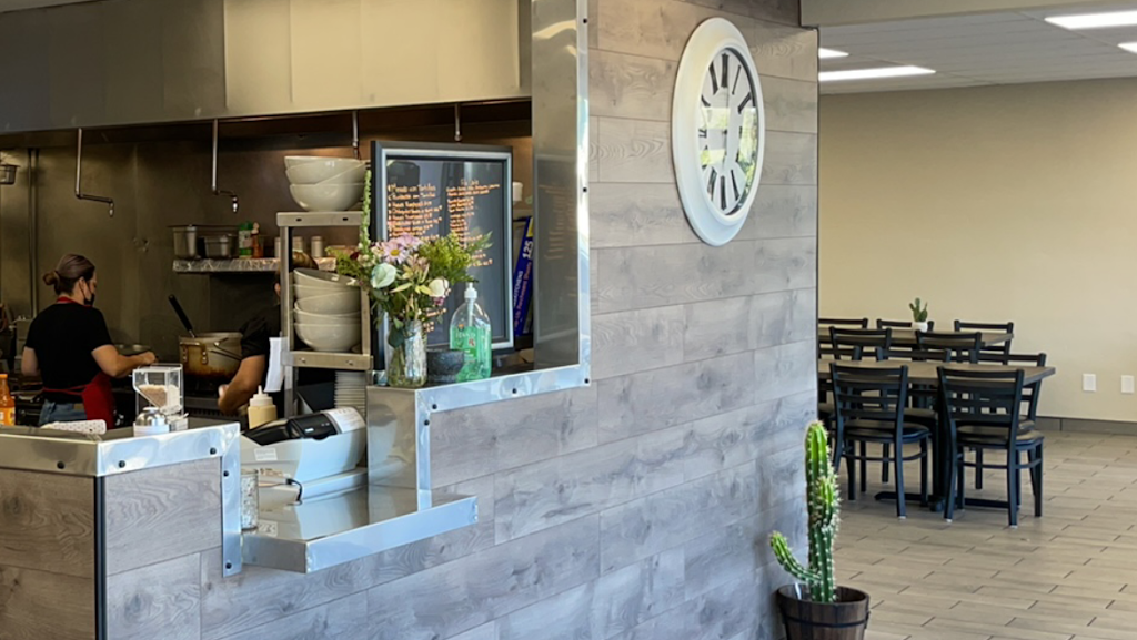 La Reyna Mexican Restaurant | restaurant | 2101 Standiford Ave suite F, Modesto, CA 95350, USA | 2094088004 OR +1 209-408-8004