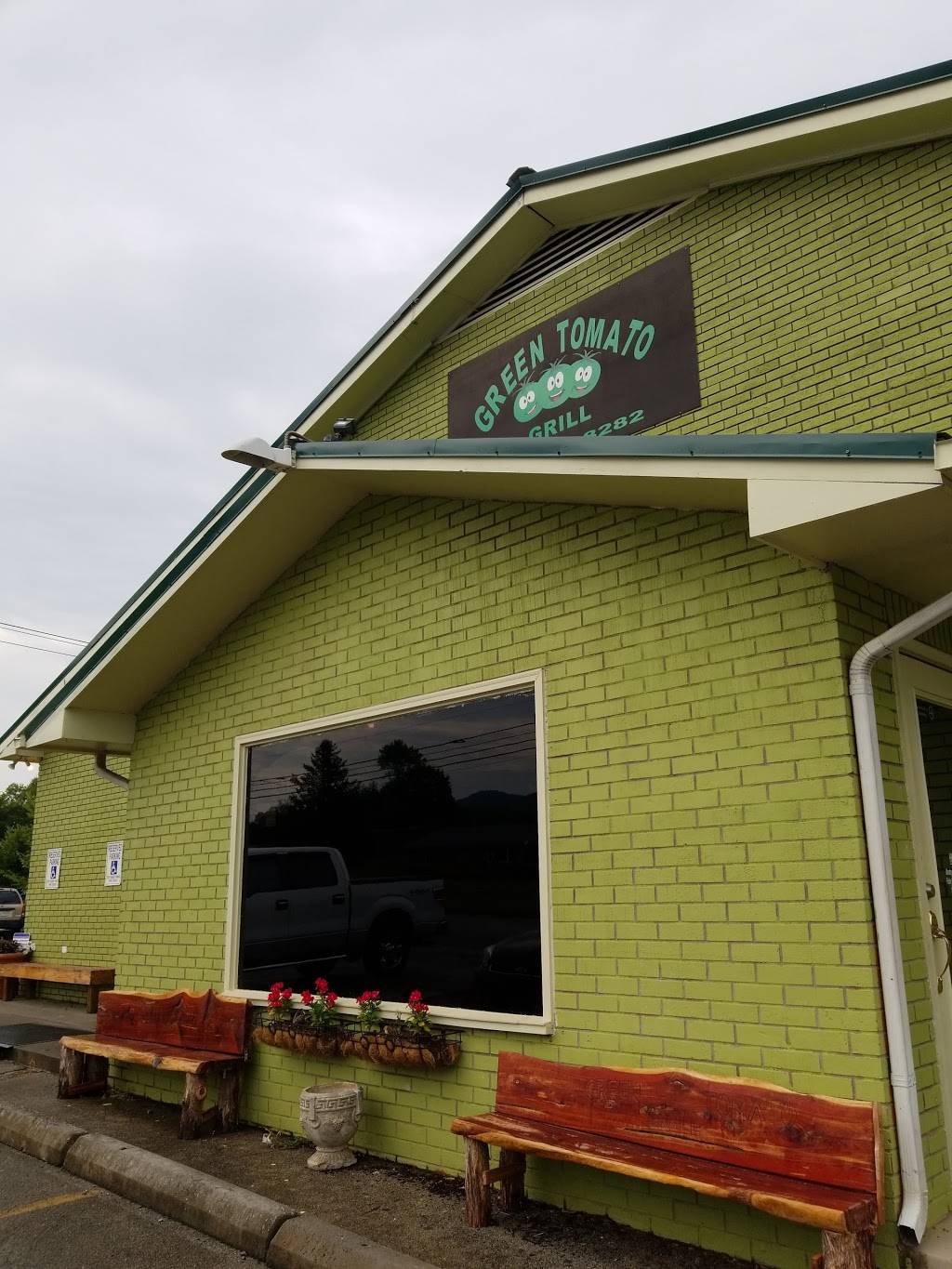 Green Tomato Grill | restaurant | 802 Old Hwy 11 W, Mooresburg, TN 37811, USA | 4239218282 OR +1 423-921-8282