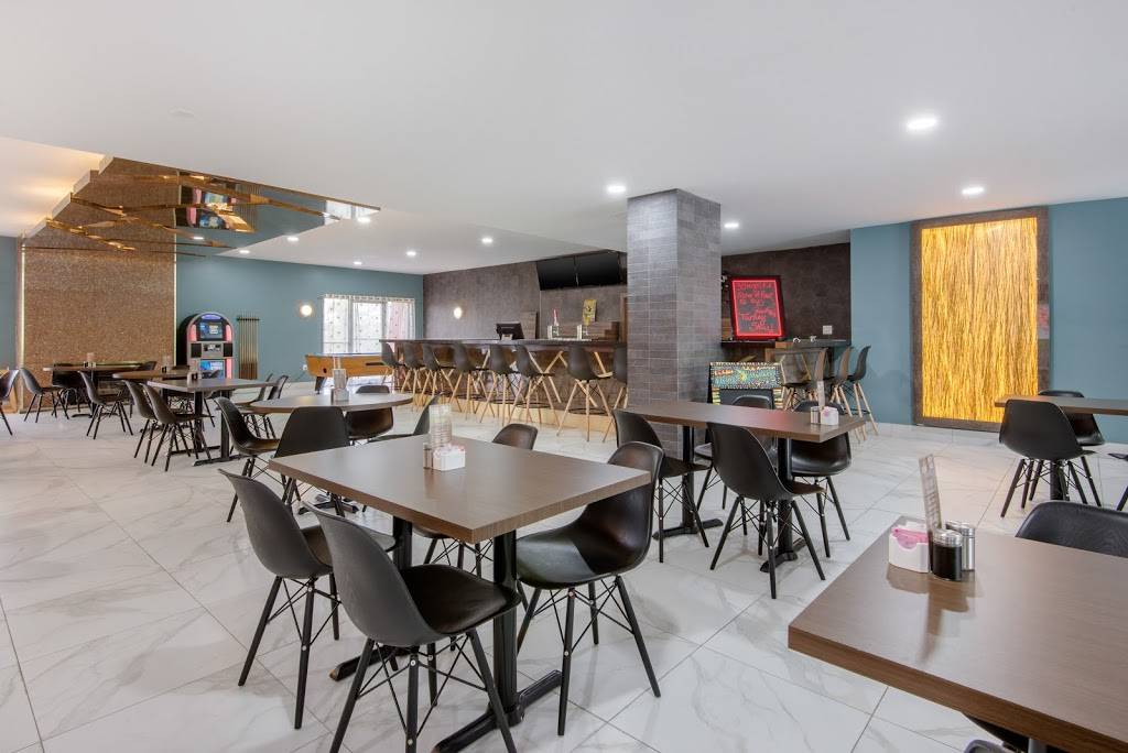 201 Grill and Game Bar | restaurant | 201 Woodside Dr, Orillia, ON L3V 6T4, Canada | 7053267343 OR +1 705-326-7343