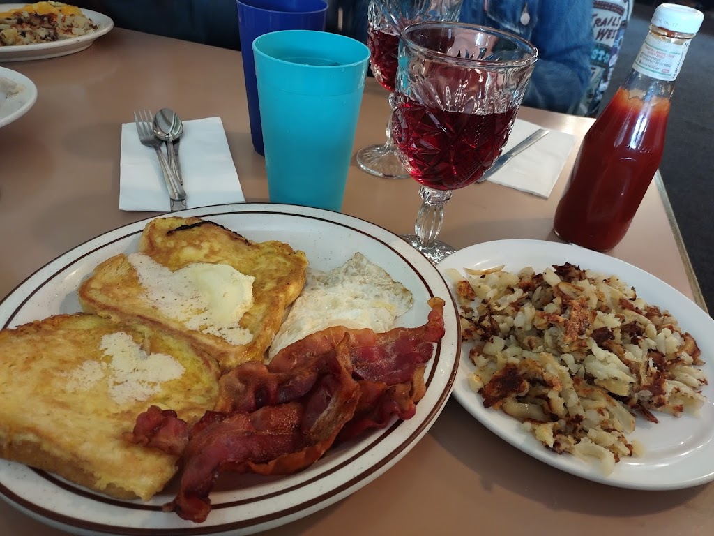 Village Kitchen Restaurant | restaurant | 911 Alberni Hwy, Priest River, ID 83856, USA | 2084482293 OR +1 208-448-2293