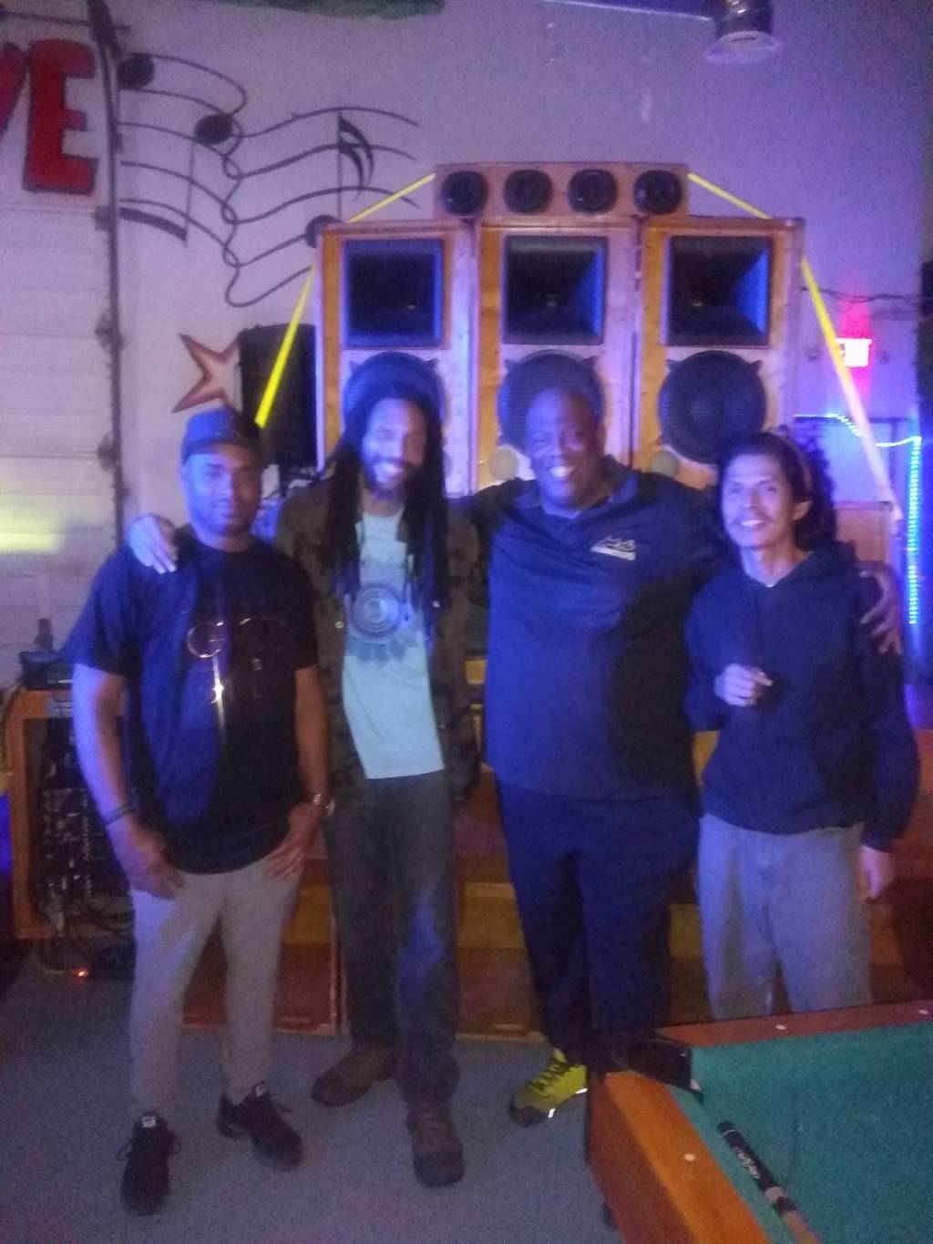 Caribbean Mix | restaurant | 8816 Broadway St, San Antonio, TX 78217, USA | 2109864244 OR +1 210-986-4244