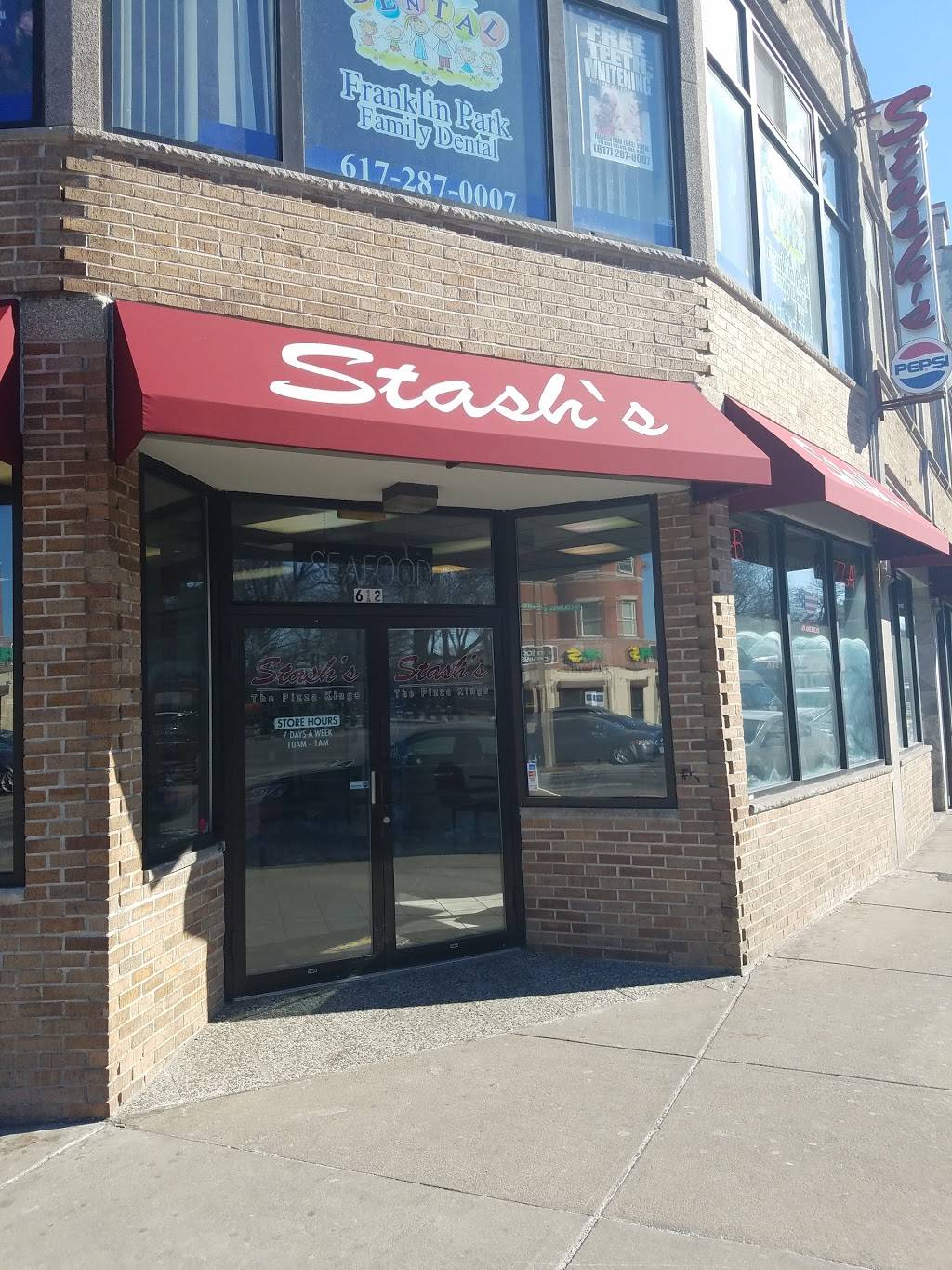 Stashs Pizza | restaurant | 612 Blue Hill Avenue, Boston, MA 02121, USA | 6172829200 OR +1 617-282-9200