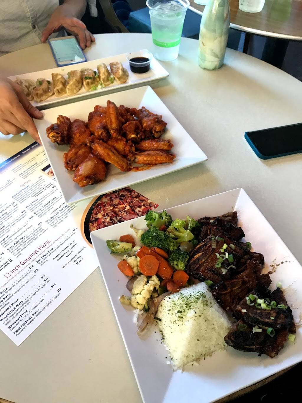 Bernies Bungalow Lounge | restaurant | 626 D St #3522, Anchorage, AK 99501, USA | 9072768808 OR +1 907-276-8808