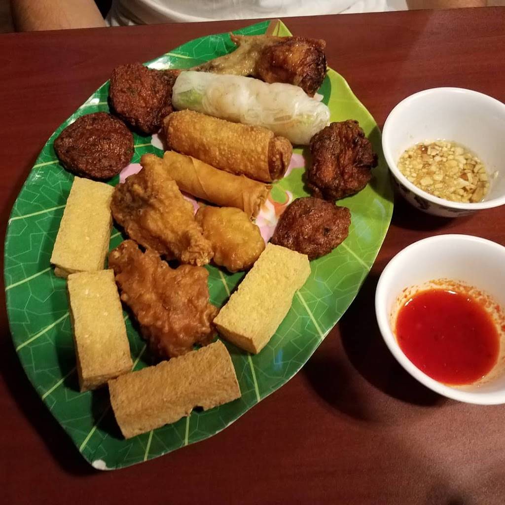 Phnom Penh Restaurant | restaurant | 1929 W 25th St, Cleveland, OH 44113, USA | 2163572951 OR +1 216-357-2951