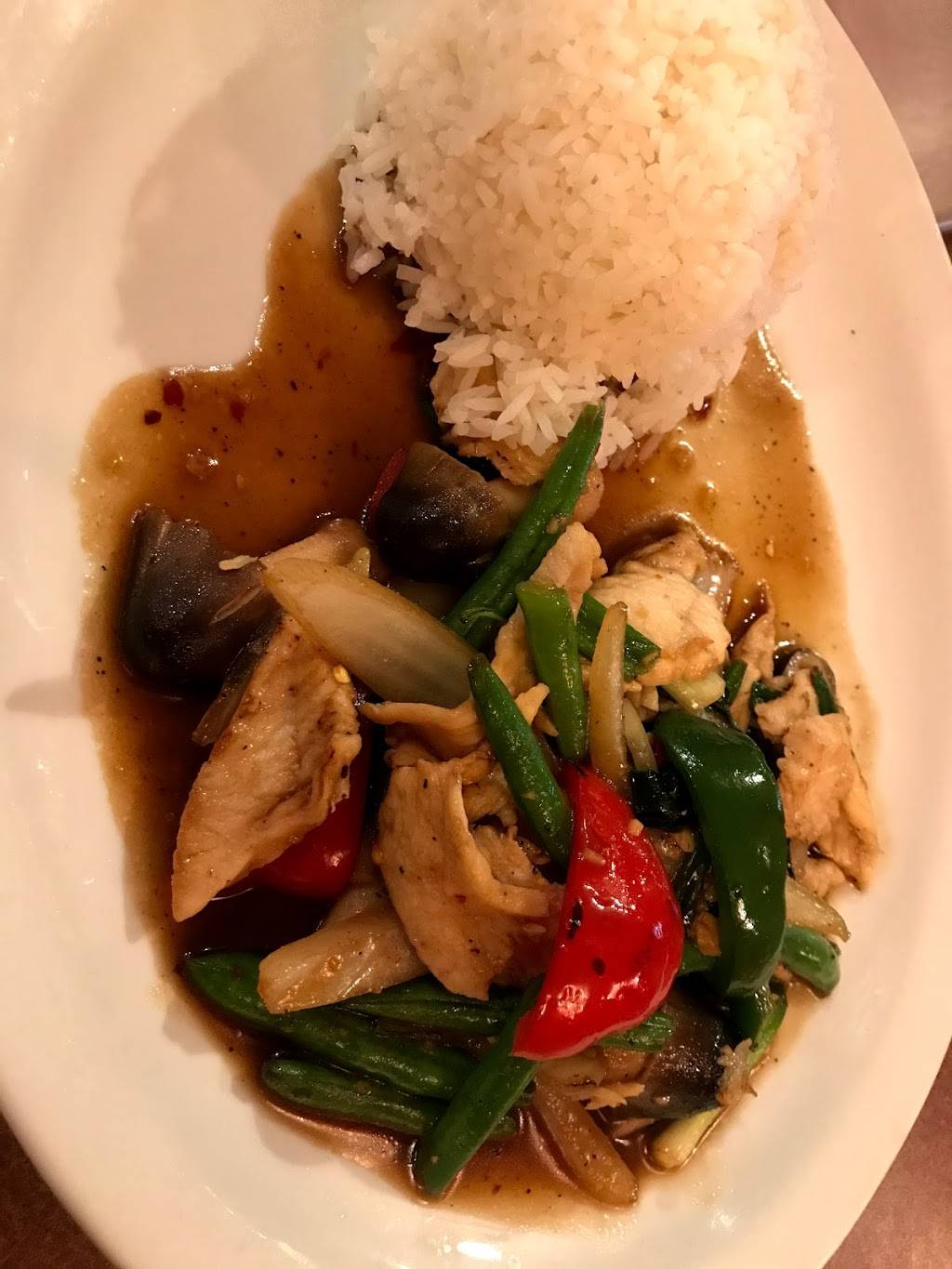 Kin Khao Thai and Sushi | restaurant | 607 E Lincolnway, Valparaiso, IN 46383, USA | 2192998268 OR +1 219-299-8268