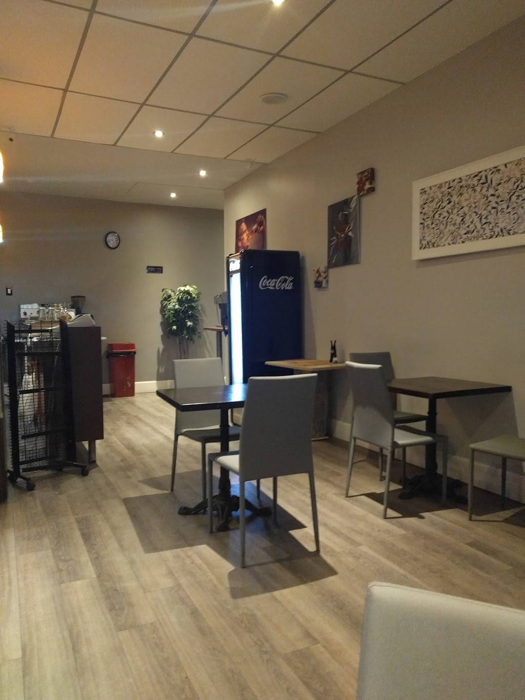 Cafe Mogador | restaurant | 6785 Boul Milan, Brossard, QC J4Z 2B5, Canada | 4509041006 OR +1 450-904-1006