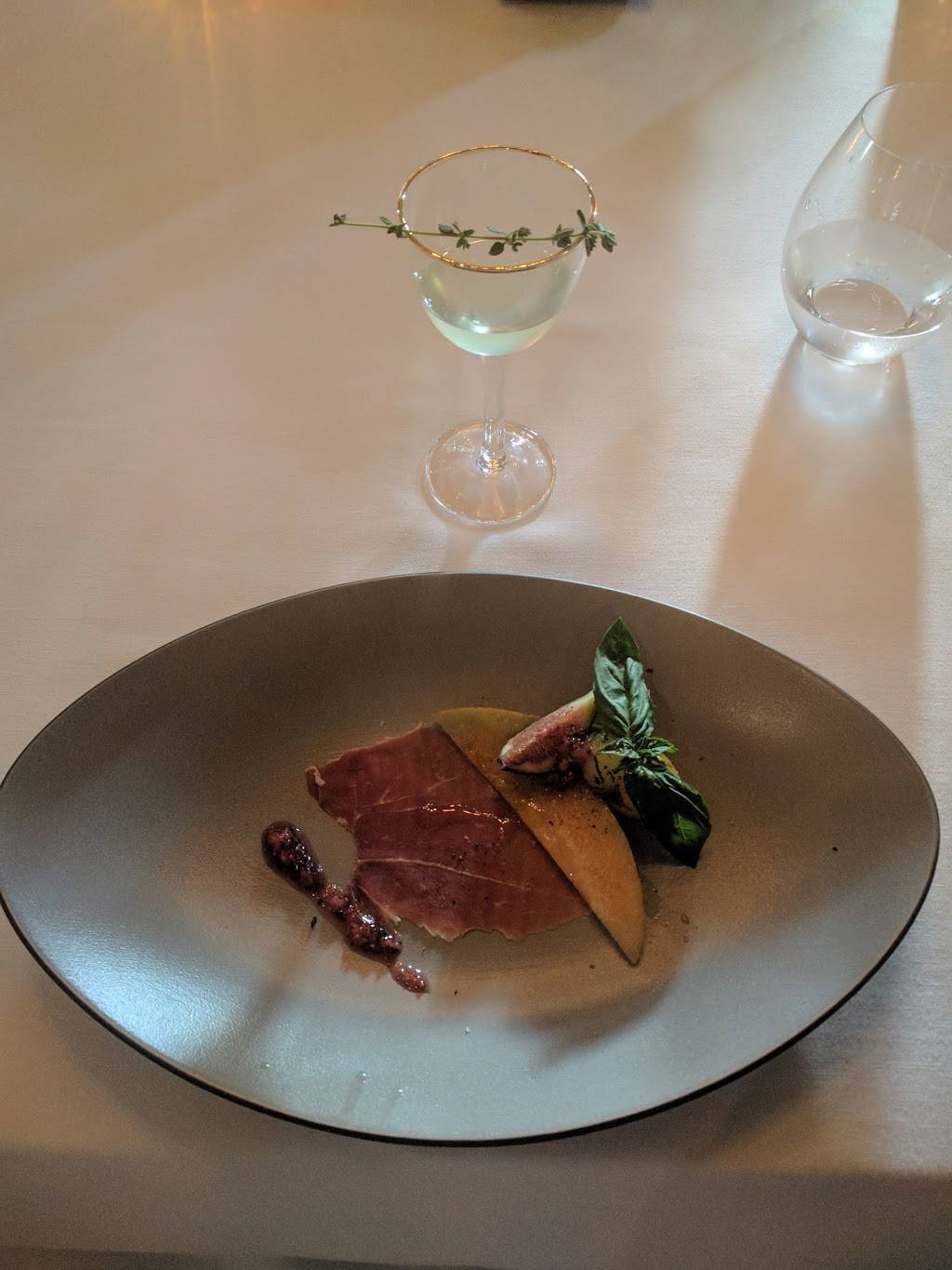 21 Royal | restaurant | 1313 S Disneyland Dr, Anaheim, CA 92802, USA | 7145205060 OR +1 714-520-5060