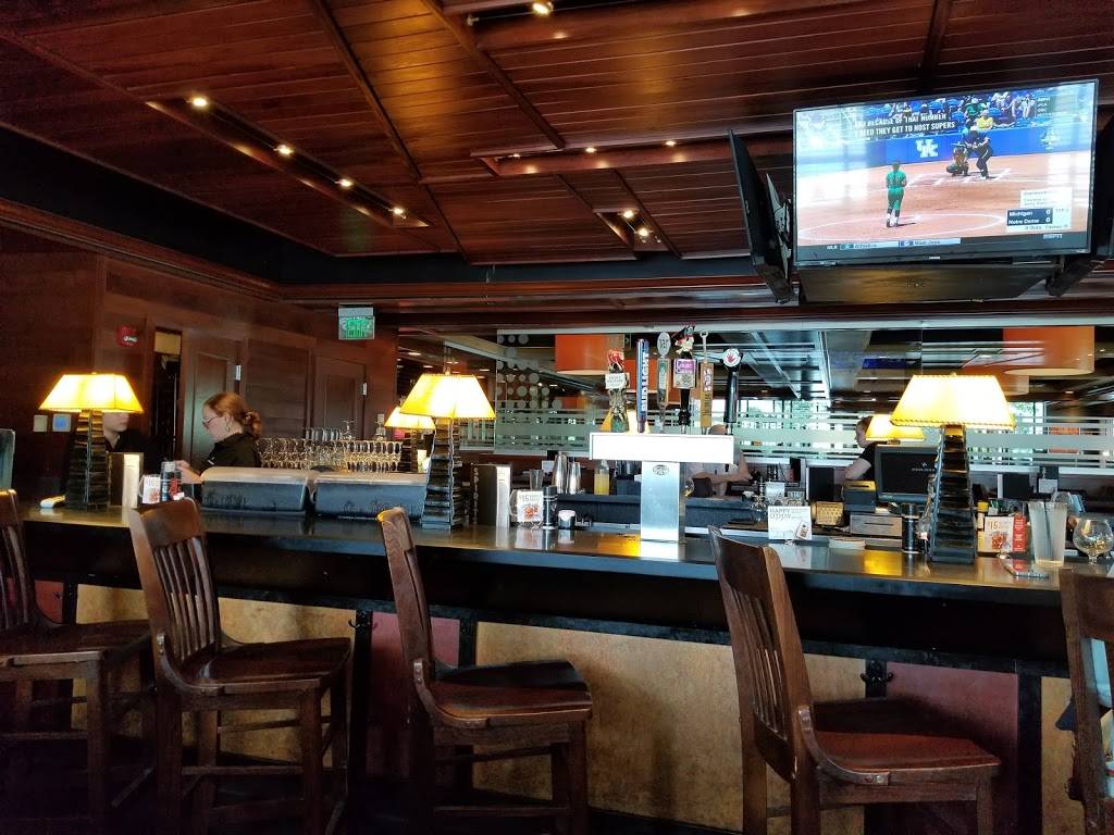 Houlihans | restaurant | 8240 Gateway Overlook Dr, Elkridge, MD 21075, USA | 4107826016 OR +1 410-782-6016