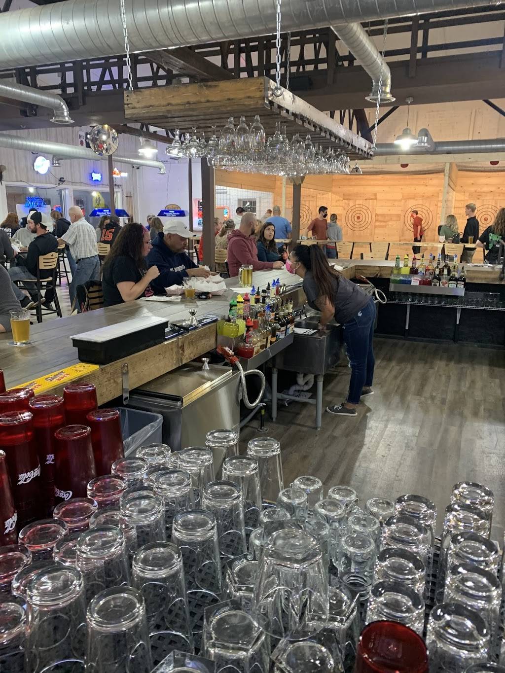 Beavers Teeth Axe Throwing, Brew & Chew | restaurant | 320 E Main St, Knoxville, IL 61448, USA | 3092894228 OR +1 309-289-4228