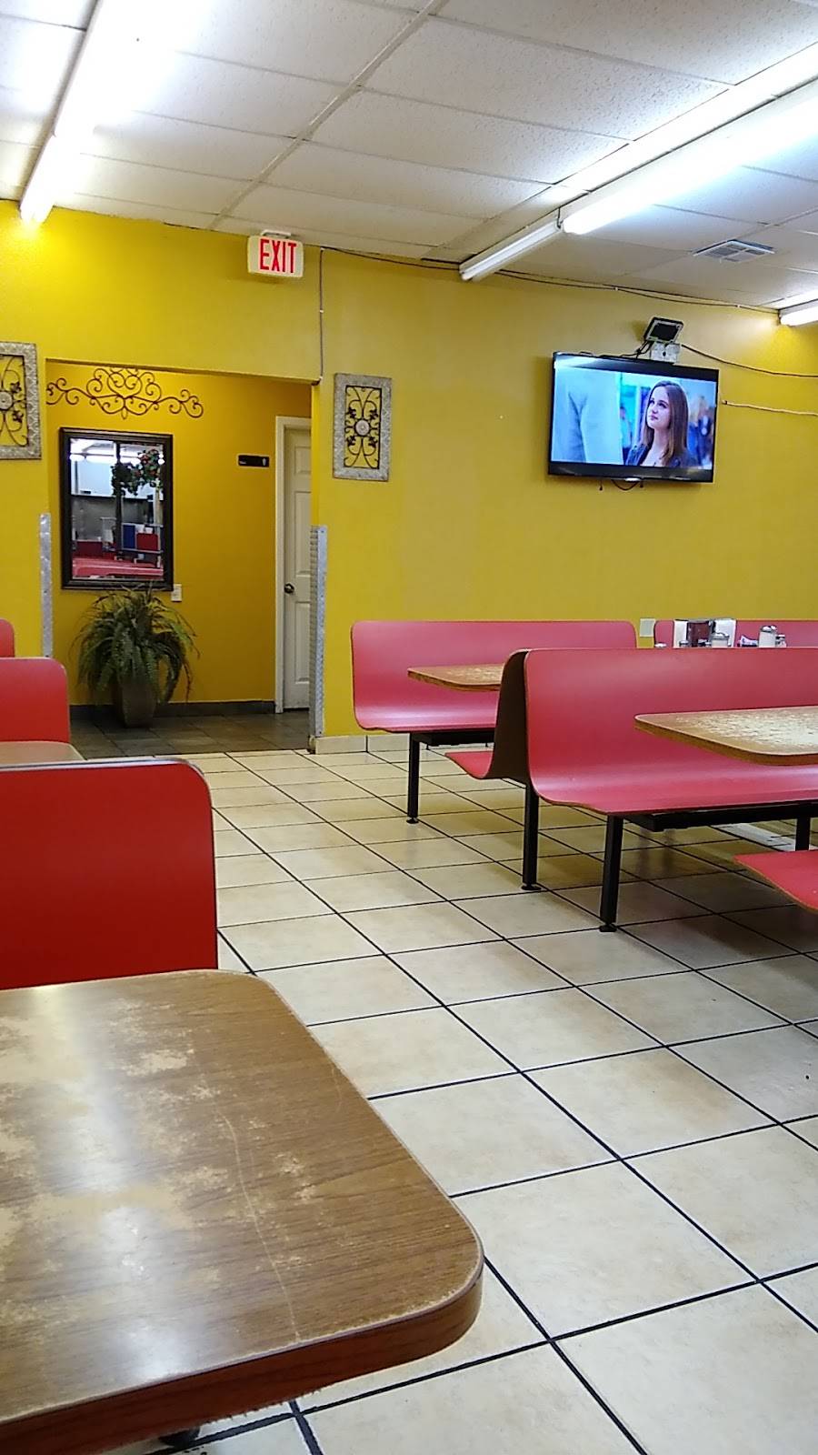 Jaimes Hut Inn | restaurant | 598 N Yarbrough Dr, El Paso, TX 79915, USA | 9152289488 OR +1 915-228-9488