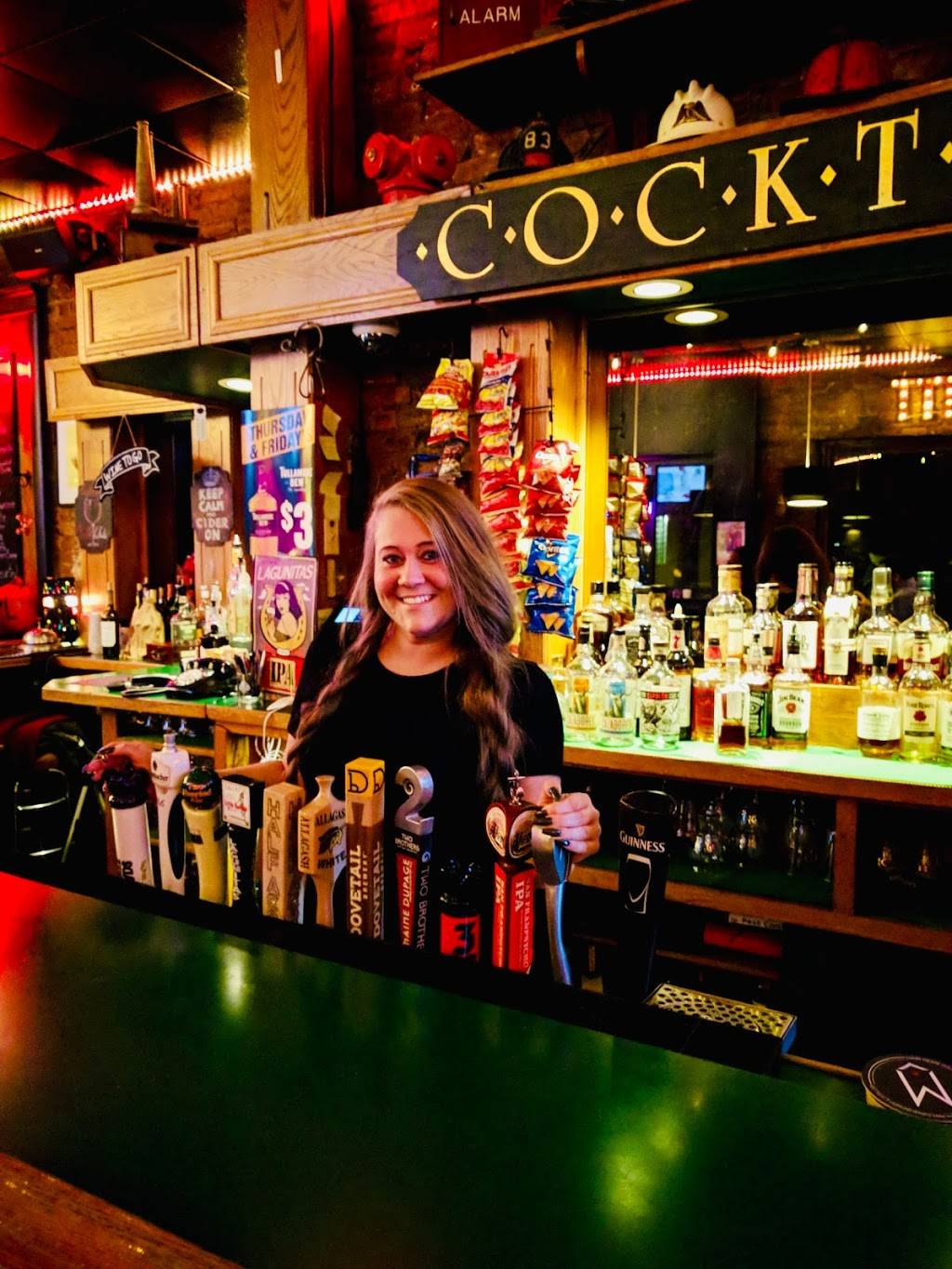 Grace & Leavitt Tavern | restaurant | 2157 W Grace St, Chicago, IL 60618, USA | 7734721138 OR +1 773-472-1138