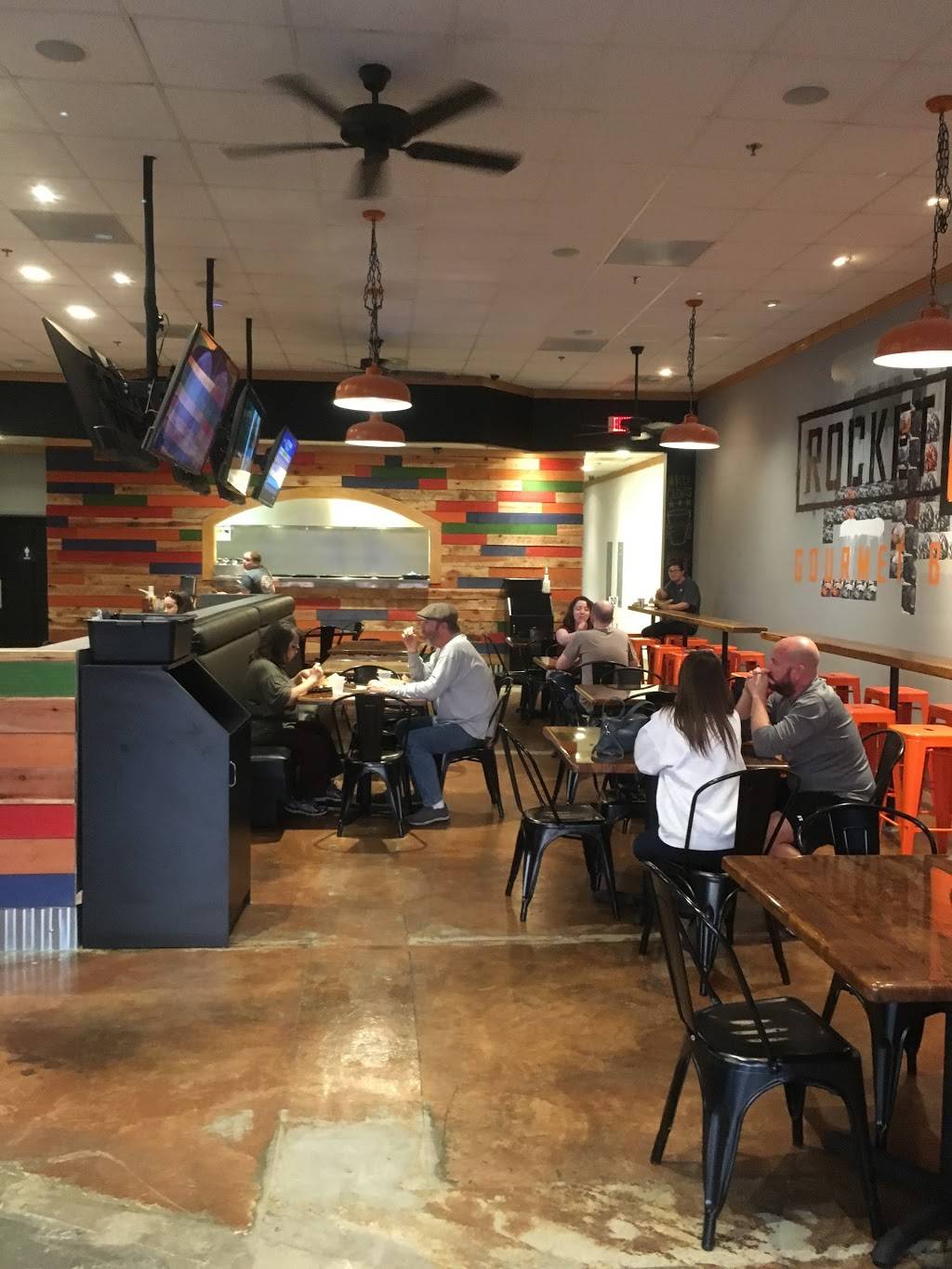 Rocket Dog Gourmet Brats & Brew- Clovis | restaurant | 1365 N Willow Ave #160, Clovis, CA 93619, USA | 5593218754 OR +1 559-321-8754