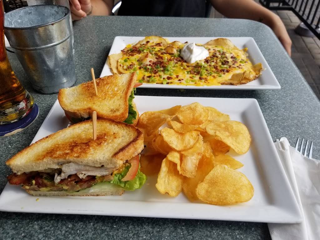 Hennesseys Tavern | restaurant | 1712 S Catalina Ave, Redondo Beach, CA 90277, USA | 3105408443 OR +1 310-540-8443