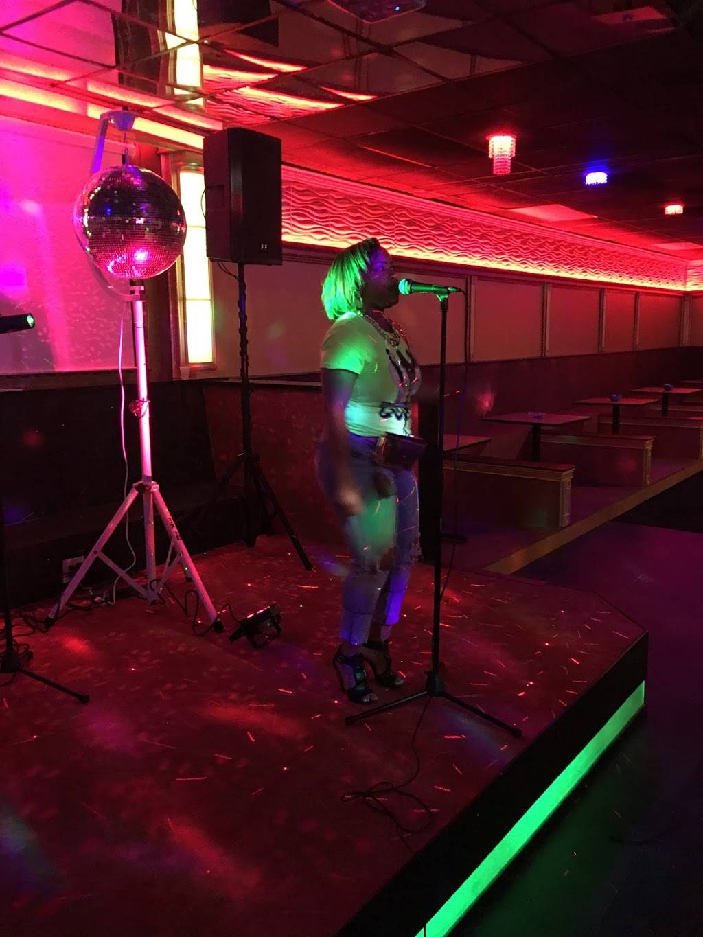 The Block | restaurant | 16912 Warwick Blvd, Newport News, VA 23603, USA | 7572340299 OR +1 757-234-0299