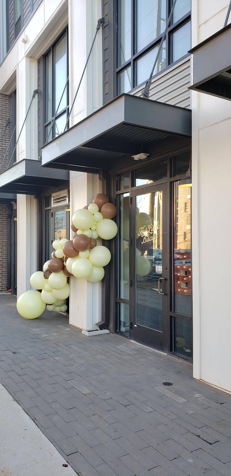 Callies Hot Little Biscuit | restaurant | 327 W Tremont Ave Suite B, Charlotte, NC 28203, USA | 7048318103 OR +1 704-831-8103