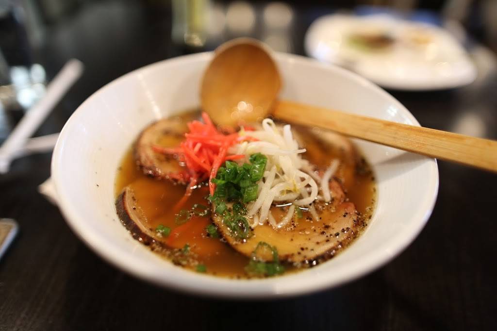 Kizuna Sushi & Ramen | restaurant | 8221 Leesburg Pike, Vienna, VA 22182, USA | 7034427888 OR +1 703-442-7888