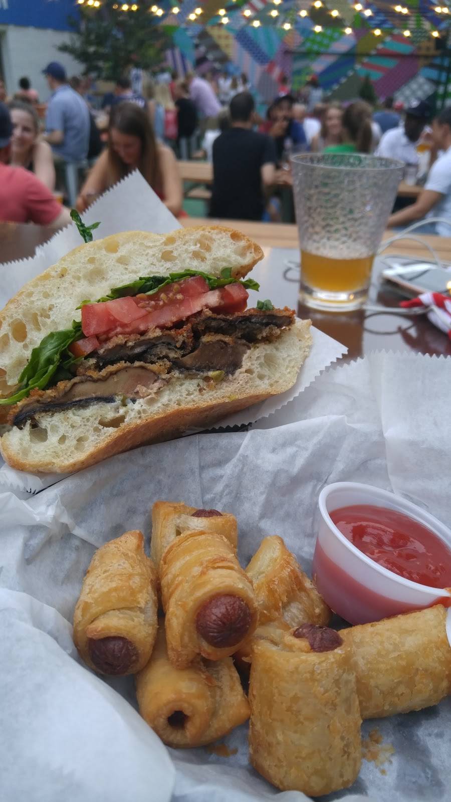 Continental Beer Garden | restaurant | 1901 Fort Myer Dr, Arlington, VA 22209, USA | 7034657675 OR +1 703-465-7675