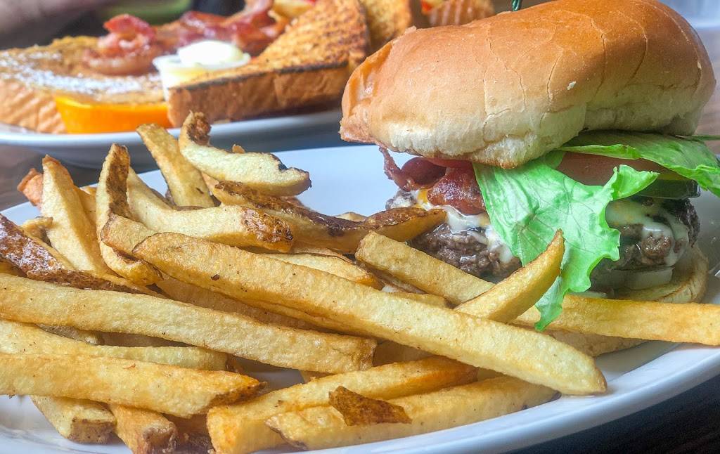 Shakers Diner | restaurant | 80 Bolton St, Bobcaygeon, ON K0M 1A0, Canada | 7058806608 OR +1 705-880-6608