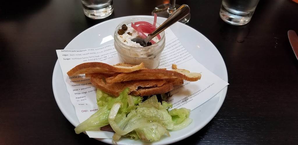 Chilmark Tavern | restaurant | 9 State Rd, Chilmark, MA 02535, USA | 5086459400 OR +1 508-645-9400