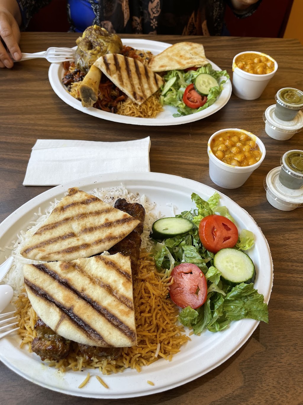 Ariana Kabob | restaurant | 3033 W Cary St, Richmond, VA 23221, USA | 8043550378 OR +1 804-355-0378