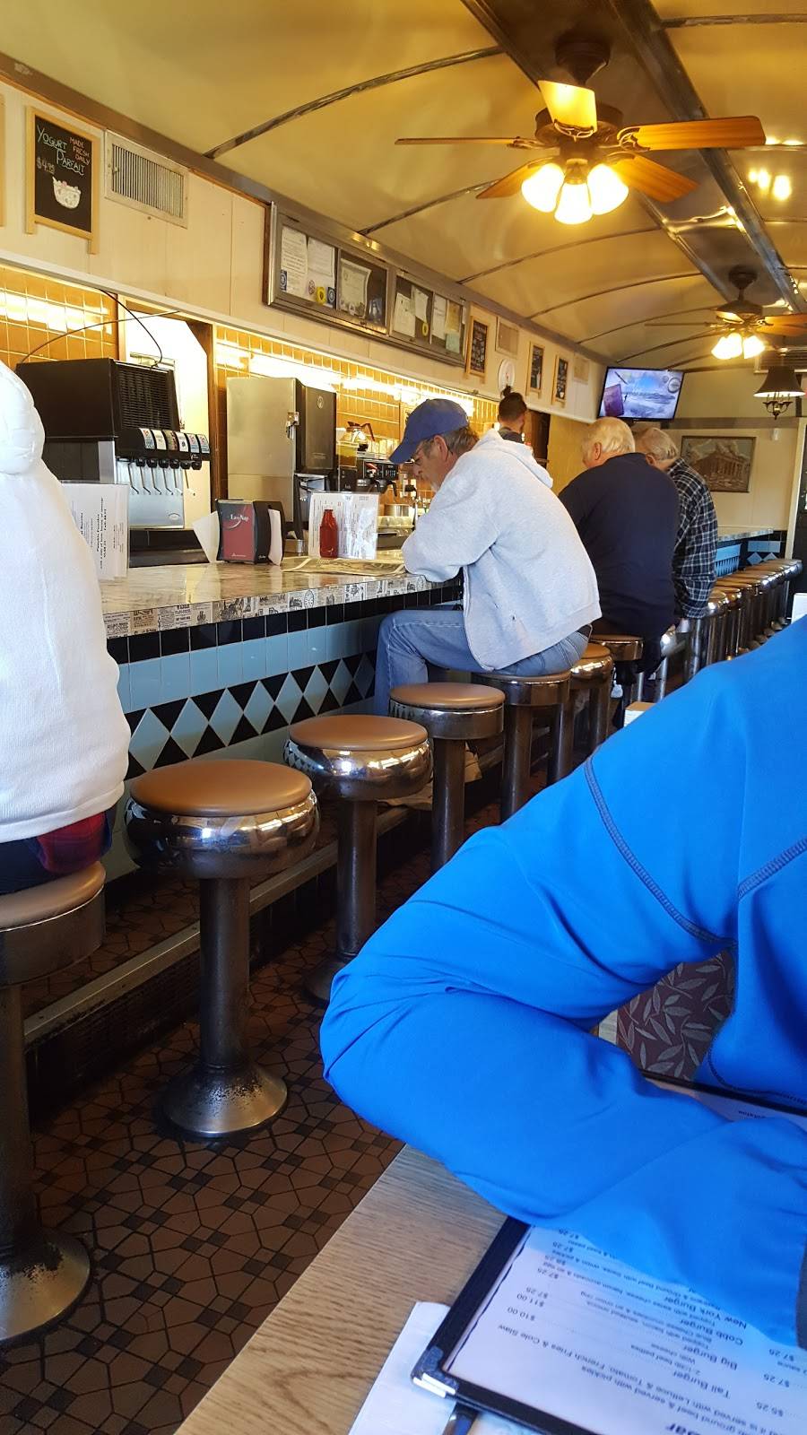 Olympos Diner | restaurant | 1130 E Main St, Meriden, CT 06450, USA | 2032355636 OR +1 203-235-5636