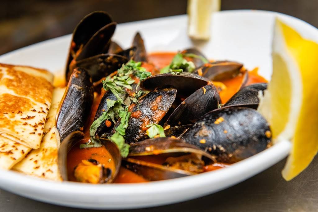 Bucci & Murrays Pub on the Harbor | restaurant | 13 Harbourside Ln building 2 C&D, Hilton Head Island, SC 29928, USA | 8437853300 OR +1 843-785-3300