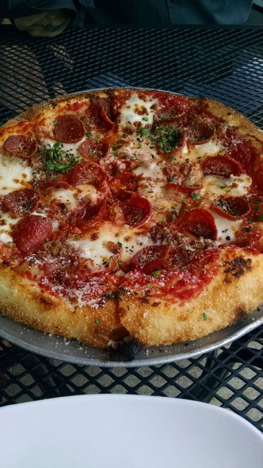 Natalies Coal Fired Pizza and Live Music | restaurant | 5601 N High St, Worthington, OH 43085, USA | 6144362625 OR +1 614-436-2625