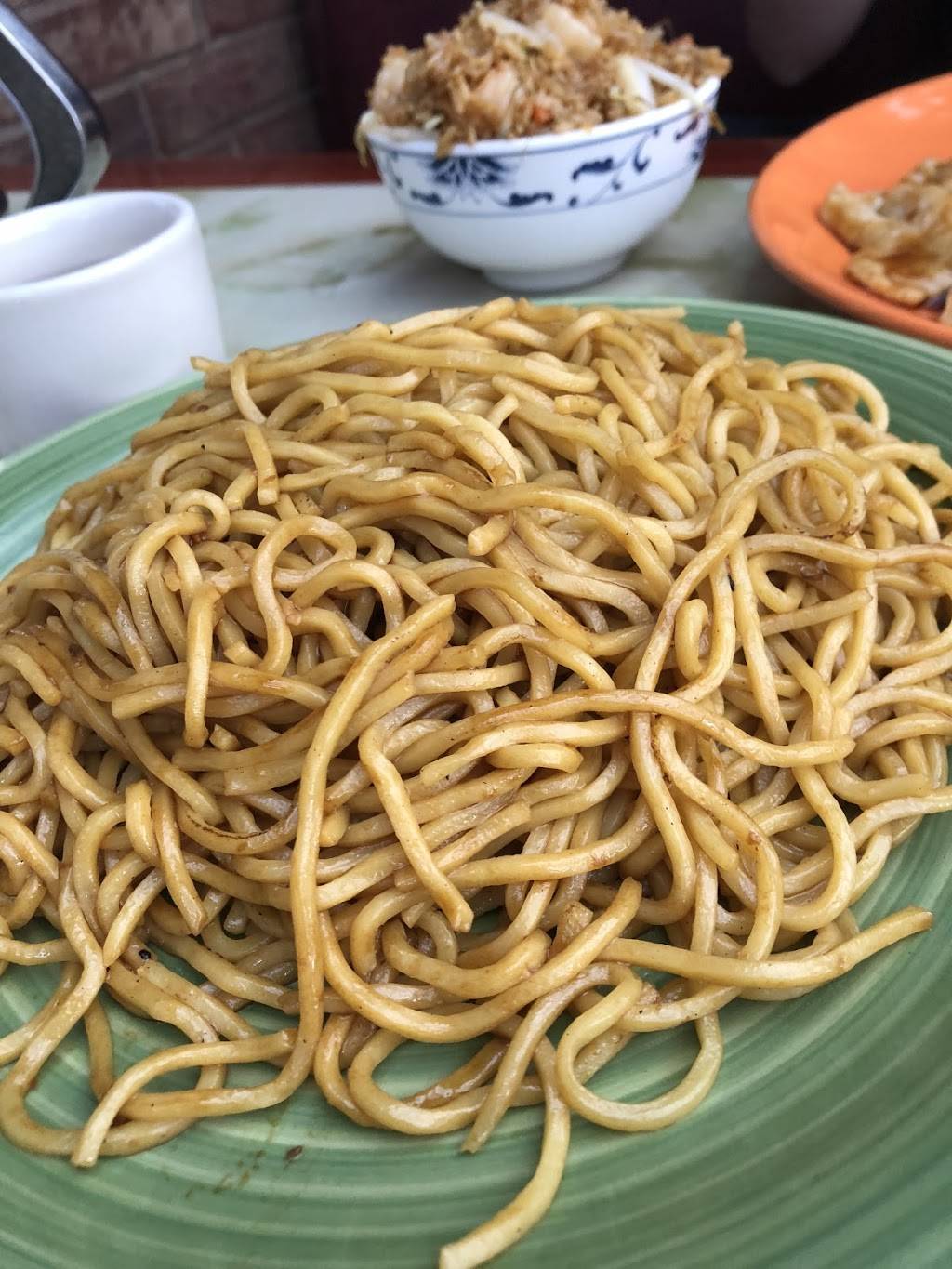 Golden Chopstick | restaurant | 2380 Dixwell Ave, Hamden, CT 06518, USA | 2032885479 OR +1 203-288-5479