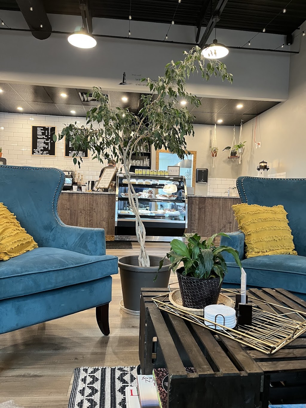 Lighthouse Donut, Coffee, & Dessert Co. | cafe | 1528 N Freedom Blvd, Provo, UT 84604, USA | 8019609604 OR +1 801-960-9604