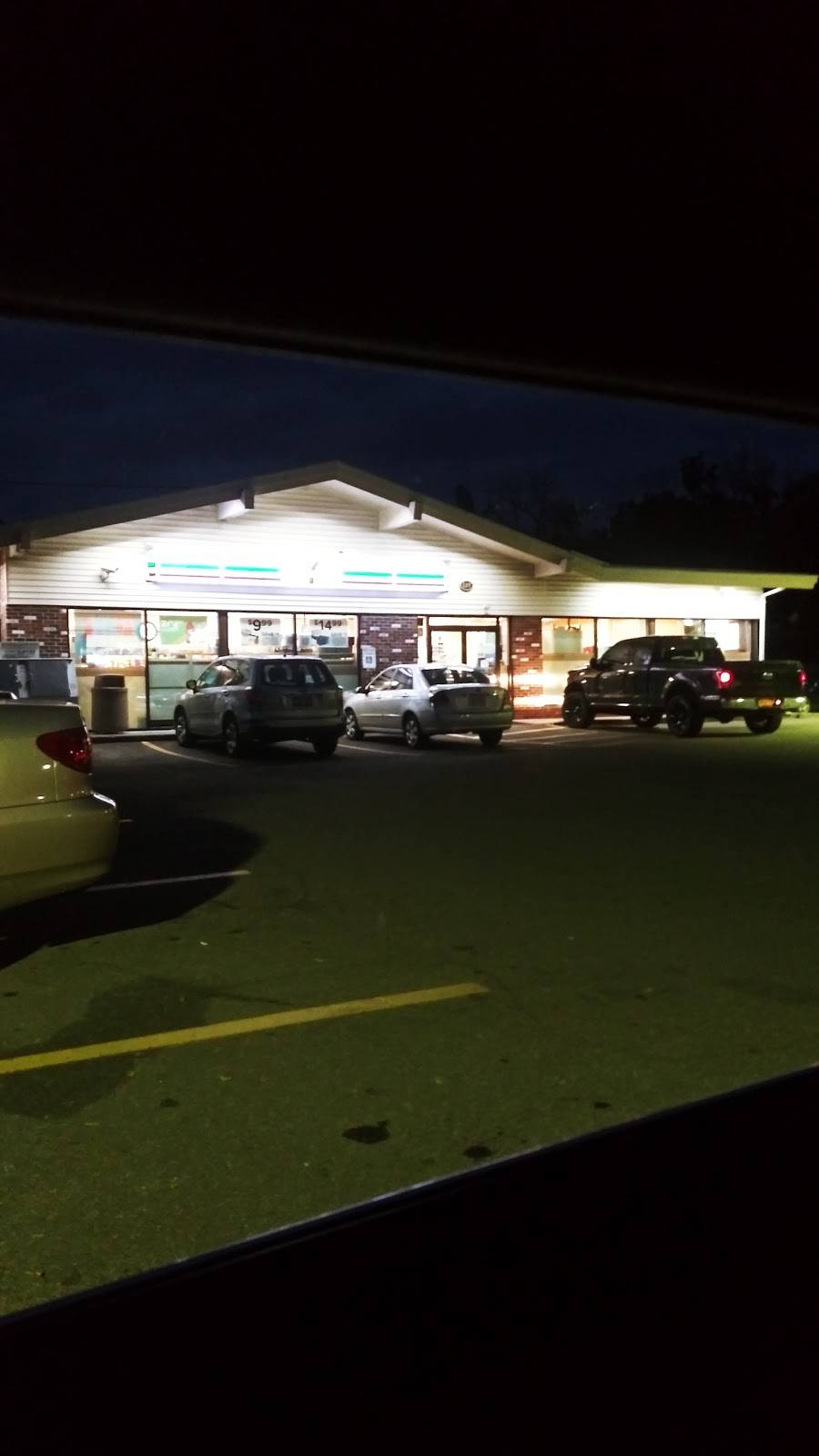 Mobil | restaurant | 137 Main St, Geneseo, NY 14454, USA | 5852435110 OR +1 585-243-5110